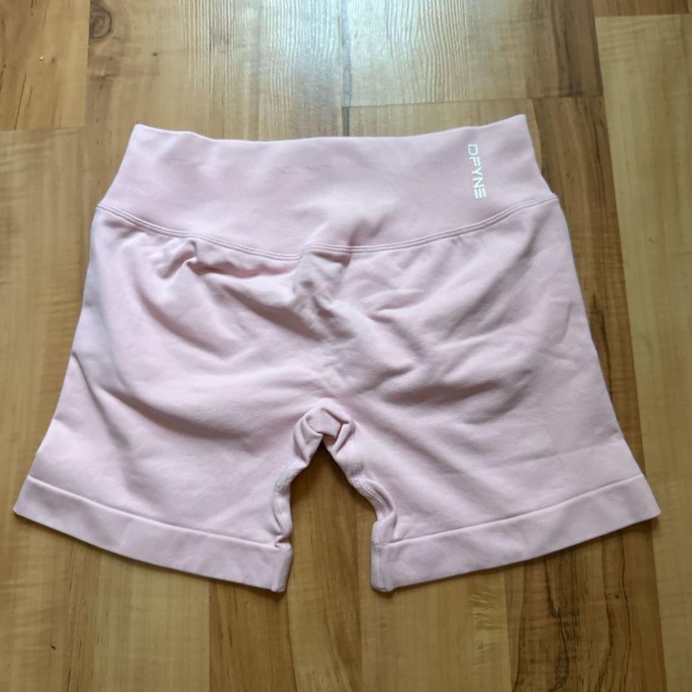 DFYNE Women's Shorts in Light Pink